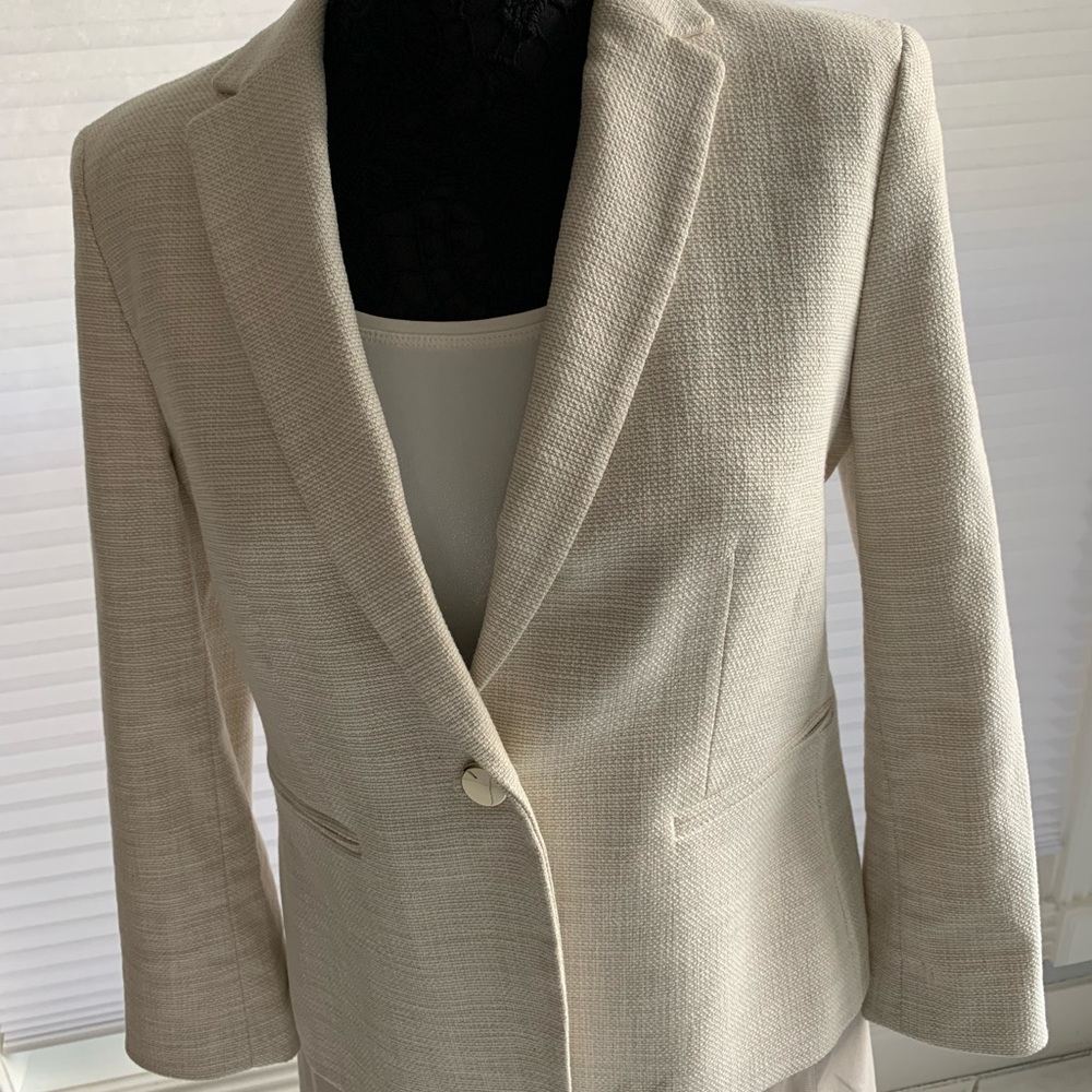 Beautiful tweed look blazer